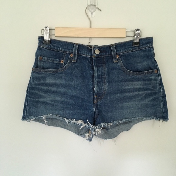 Levis 501 Jeans Shorts Sz 27 Blue Button Fly High Rise Cut Off Raw Hem Mid Wash - Picture 1 of 14
